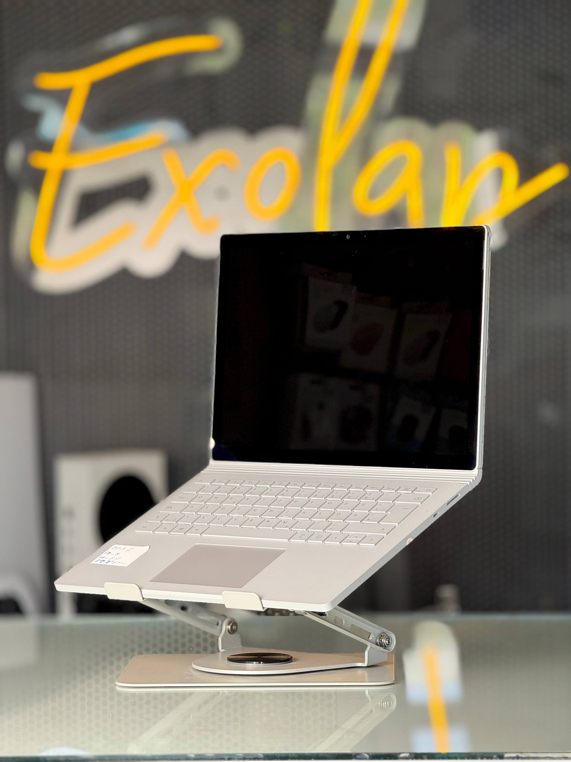 لپ تاپ 15 اینچی مایکروسافت مدل Surface Book 2- A core i5 8650u/512gb ssd / 16 gb ram/ gtx 1050 2gb