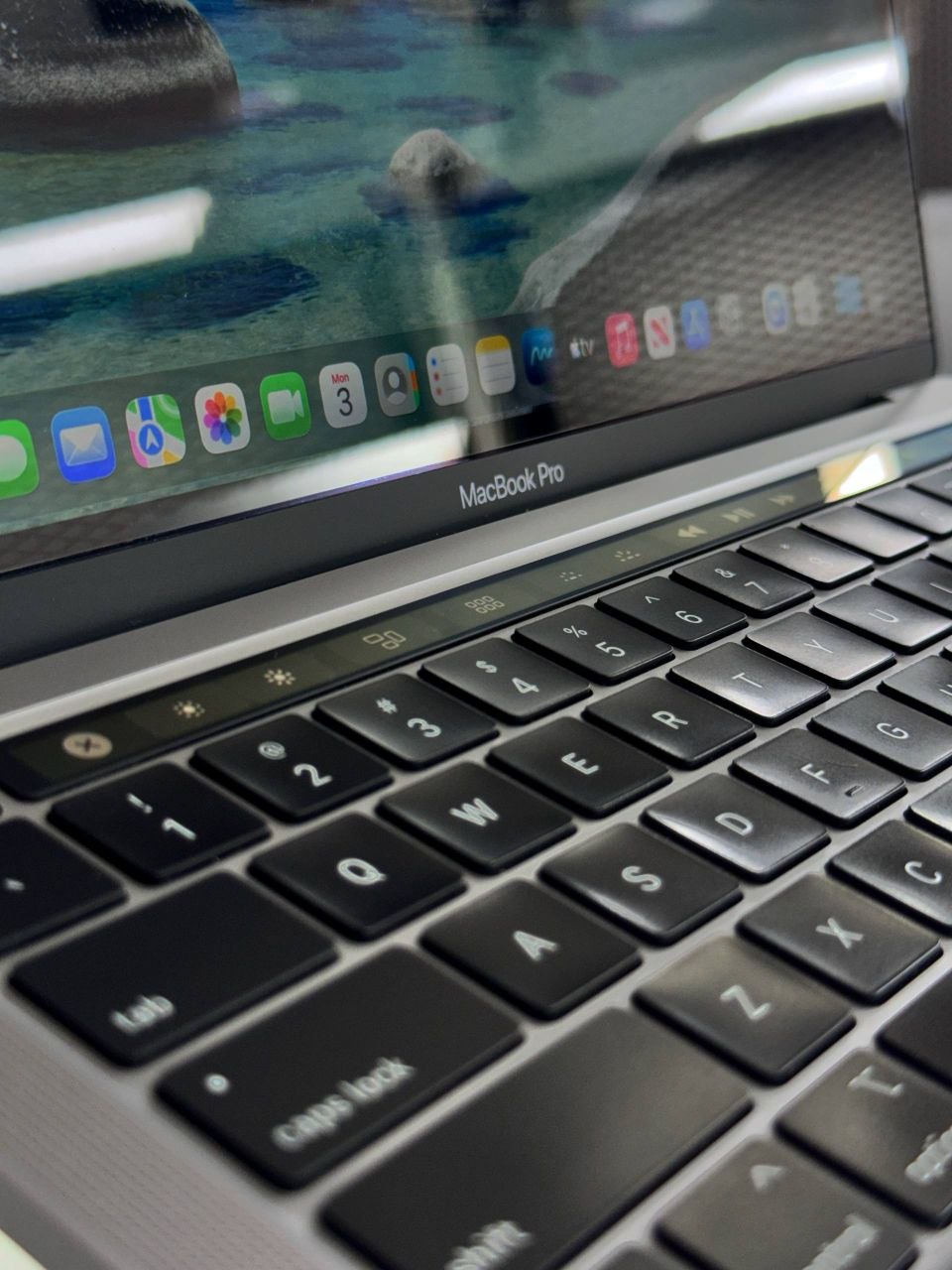  لپ تاپ 13 اینچی اپل کارکرده مشابه نو مدل  MacBook Pro   2020 M1 RAM8  SSD256