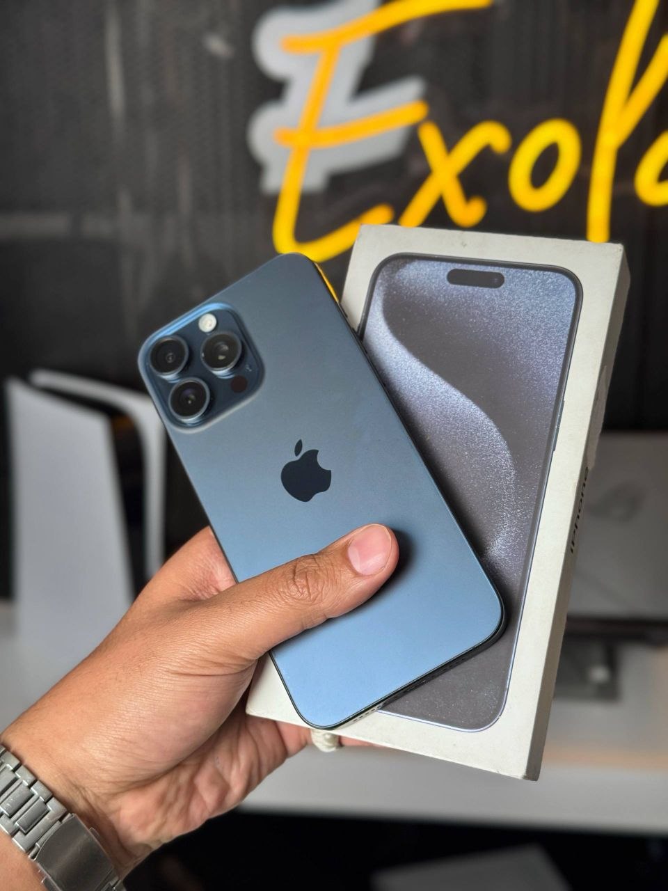 گوشی موبایل اپل کارکرده مدل iPhone 15 Pro Max ZAA دو سیم‌ کارت ظرفیت 256 گیگابایت و رم 8 گیگابایت - ریجستر شده-باتری 87 درصد 