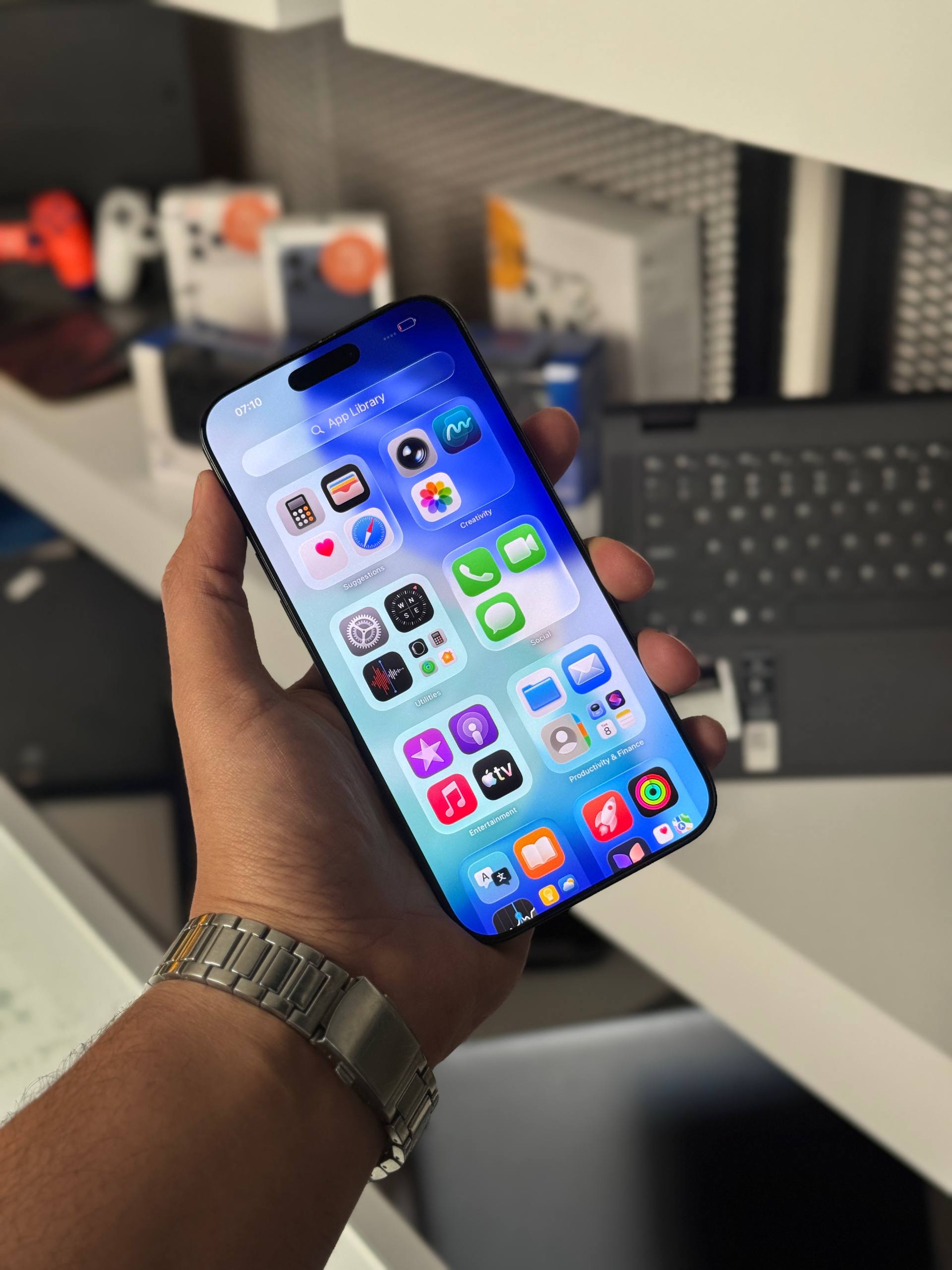 گوشی موبایل کارکرده اپل مدل iPhone 16 Pro Max ZAA دو سیم کارت ظرفیت 256 گیگابایت و رم 8 گیگابایت - ریجستر شده- باتری 92 درصد