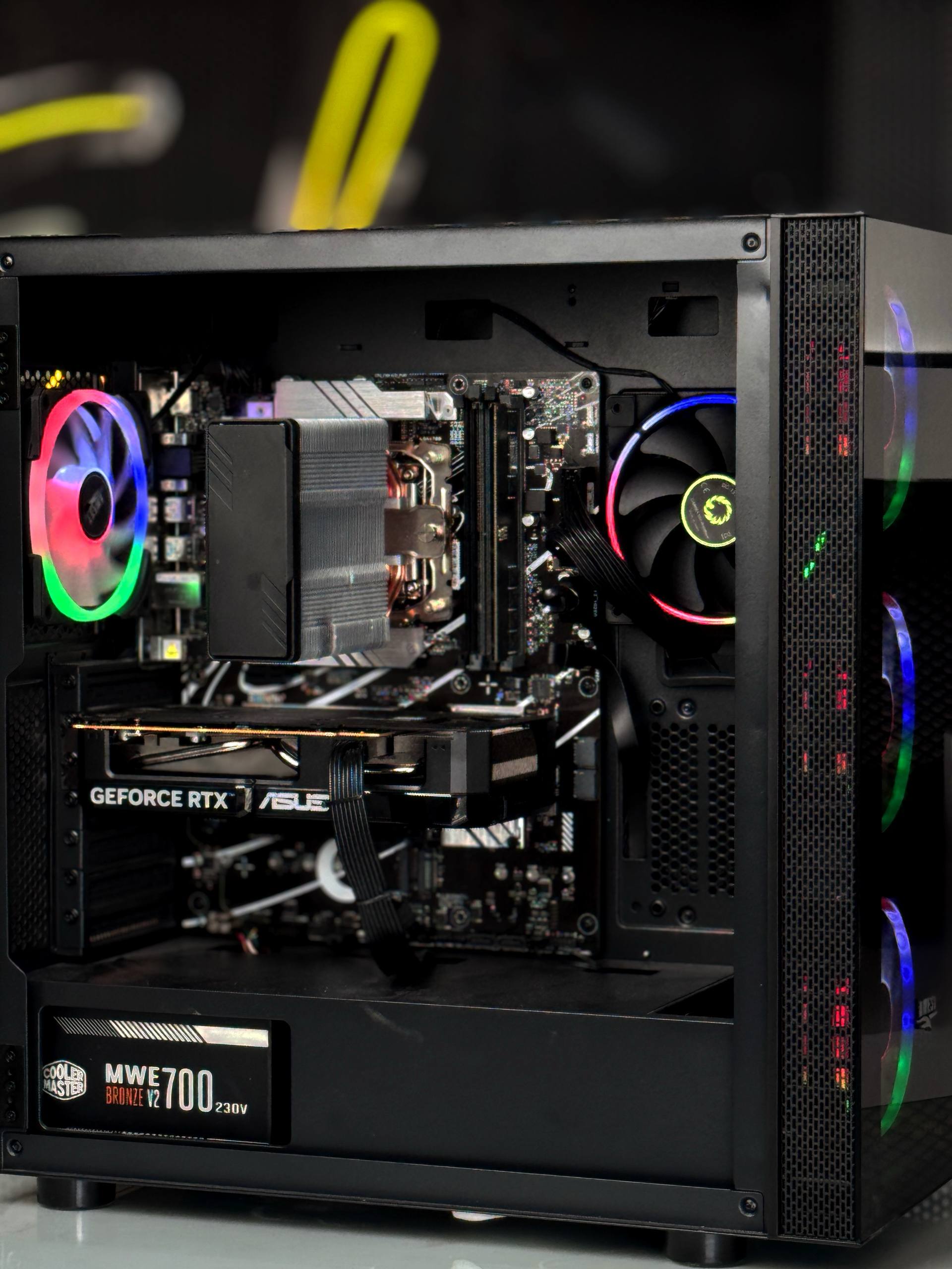 کیس گیمینگ حرفه ای کارکرده Core i5-14400F|MB ASUS | RAM 32GB DDR5 | 1TB SSD NVMe | RTX 5060 8GB | Power 700W |  AWEST |