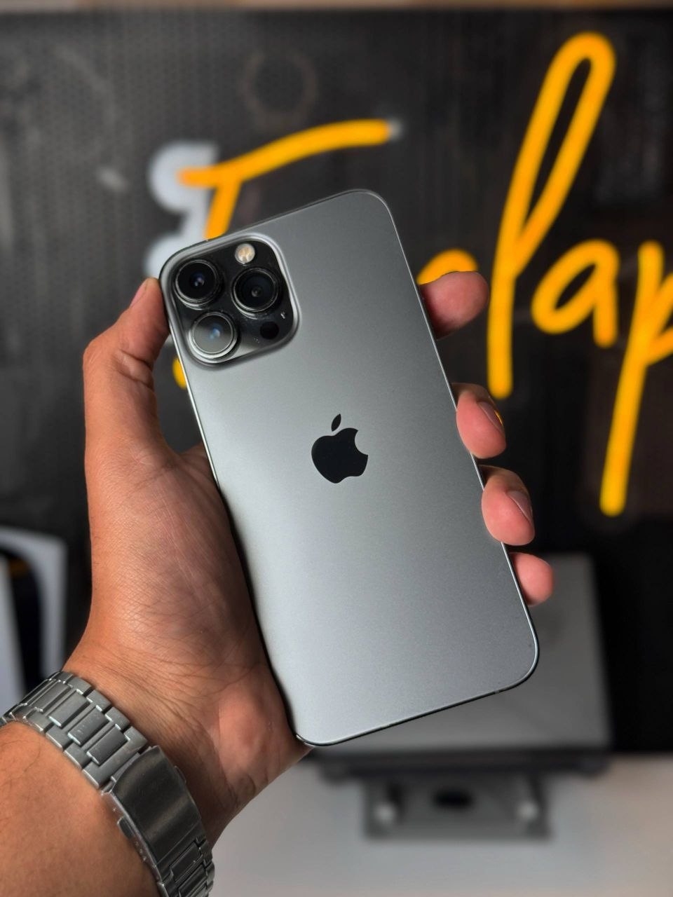 گوشی موبایل اپل کارکرده مدل iPhone 13 Pro Max CH دو سیم‌ کارت ظرفیت 256 گیگابایت و رم 6 گیگابایت - ریجستر شده - باتری 96 درصد